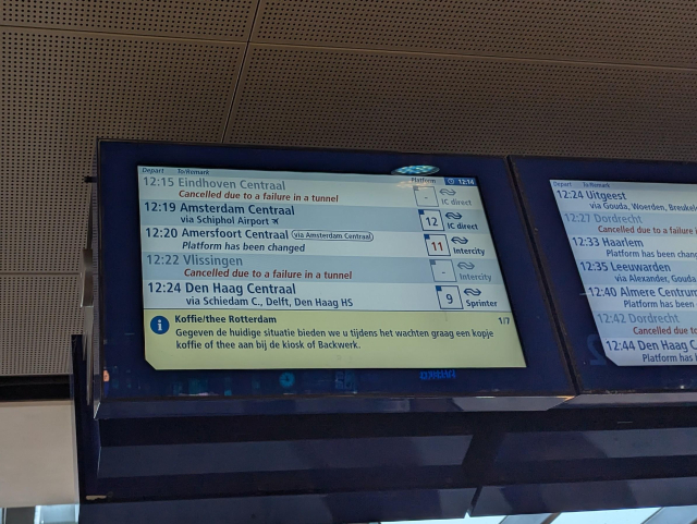 A station departure screen saying: 

Koffie/thee Rotterdam
Gegeven de huidige situatie bieden we u tijdens het wachten graag een kopje koffie of thee aan bij de Kiosk of Backwerk.