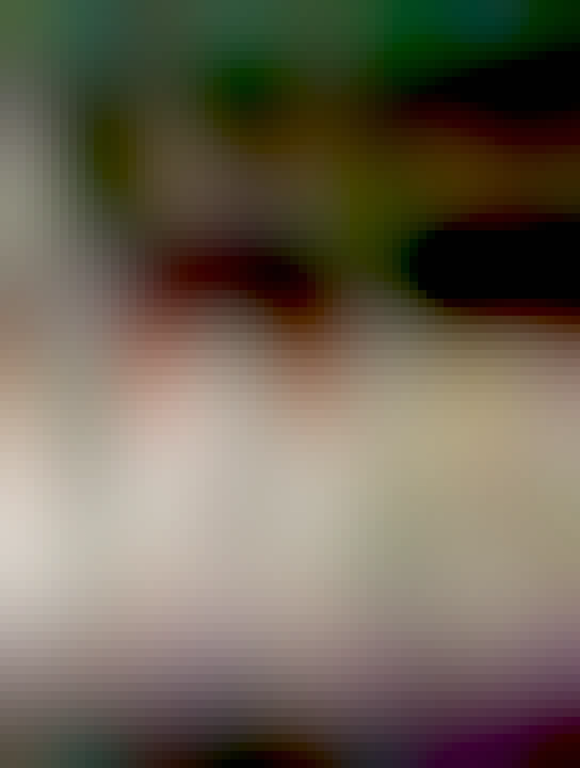 v rohu na okne v električke prekrýva Kinder cukrík kľúč 