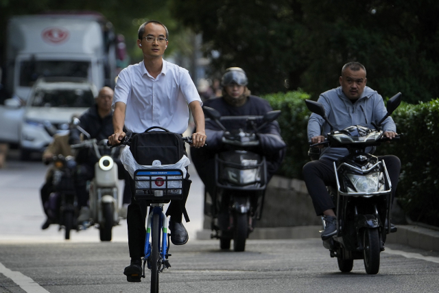 NPR: In an effort to address its shrinking population and aging work force, over 15 years, China will raise the retirement age for men to 63, and for women to 55 or 58 years depending on their jobs.#news #NPR https://www.npr.org/2024/09/13/g-s1-22510/china-retirement-age