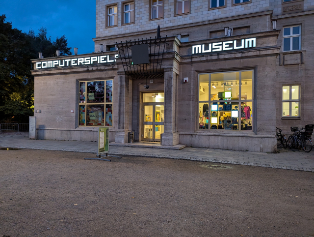 Fassade des Computerspielemuseums in Berlin 