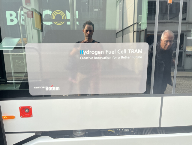 Hydrogen Fuel Cell TRAM
Creative Innovation for a Better Future
HYunDA! Rotem