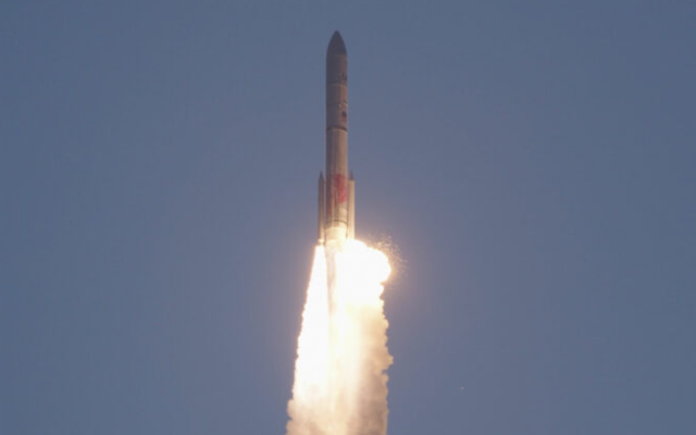 By thirty-seven seconds after liftoff, it was clear one of two strap-on solid fuel boostersvwas suffered an anomaly as can be seen by sparks and debris falling away from the rocket. Image: Adam Bernstein/Spaceflight Now
