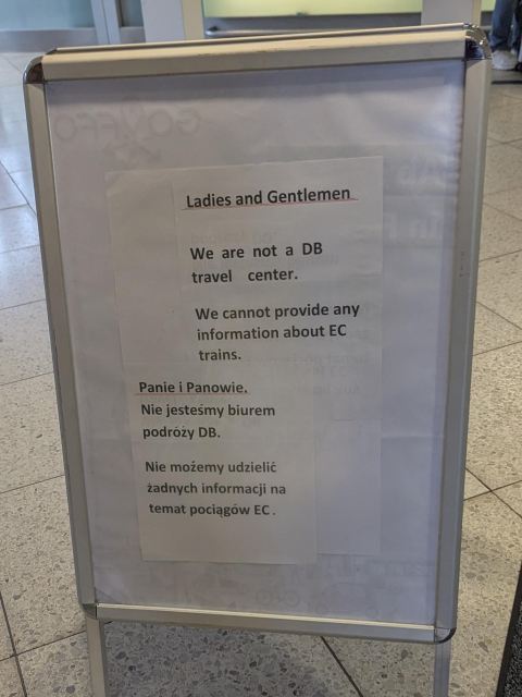 Ladies and gentlemen
We are not a DB travel center.
We cannot provide any information about EC trains.