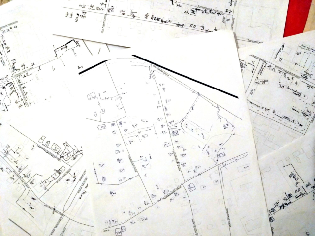 Walking papers from some area with Cyrillic street names. Marked are buildings with heights and house numbers, some sidewalks and driveways, fences and gates.