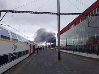 Rook zichtbaar vanaf het perron in Brugge