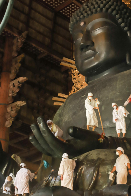 The Great Buddha of Todai-ji gets a clean.