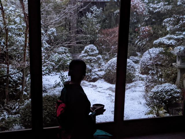 Nao-san enjoys a matcha enjoying the wintery scene in the teahouse garden.