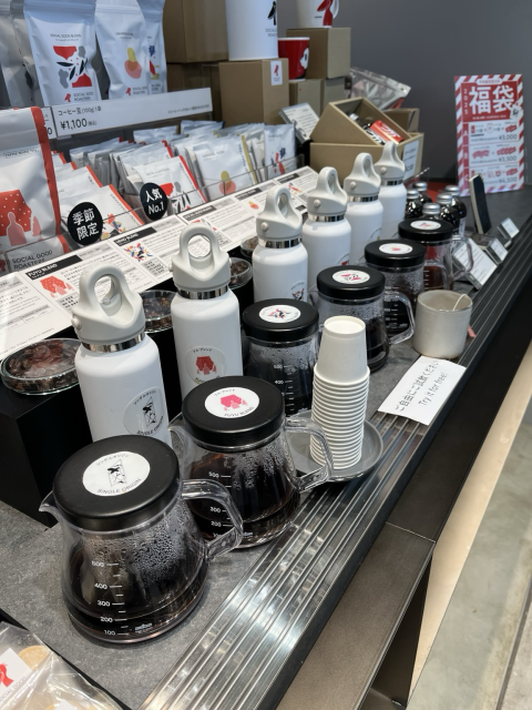 Rows of thermos and drip coffee samples with a sign that says they’re free to try