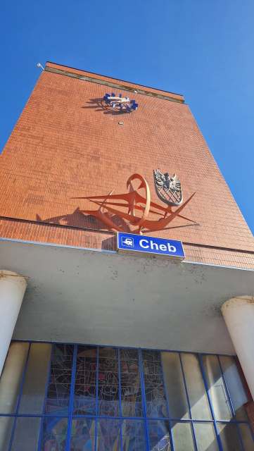 Nádražní budova v Chebu 