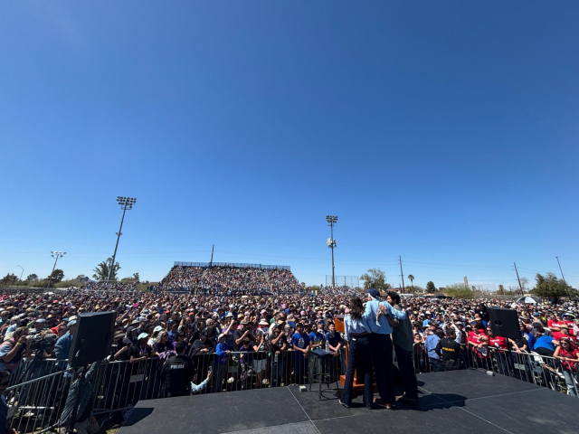 💥👏💥👏💥 Another Grand Gathering!

Via Alexandria Ocasio-Cortez 
"Tucson, Arizona today.

Original projected attendance was 3,000 people.

23,000 showed up."