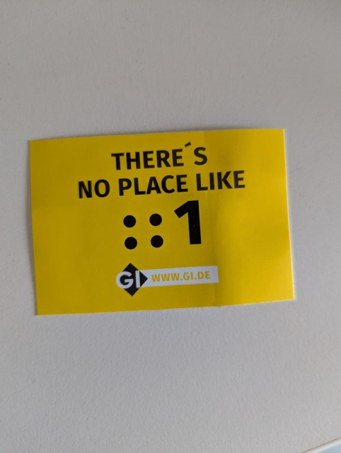 Gelber Aufkleber mit Text 
There's no place like ::1
GI
www.gi.de
