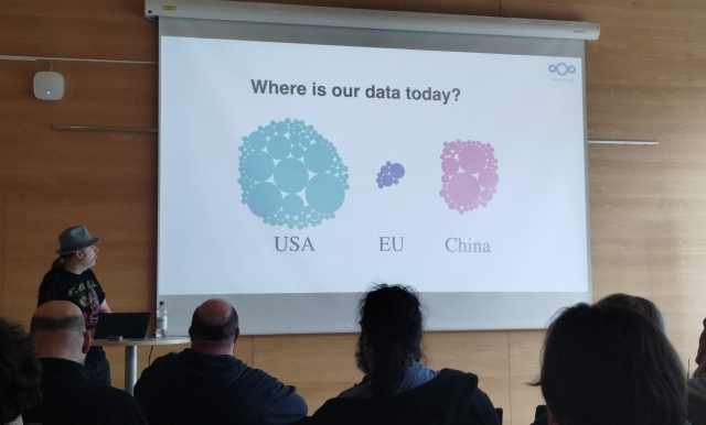 Jos showing a slide on data locations