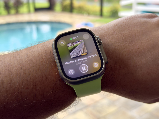 Omnibus podcast playing on Apple Watch