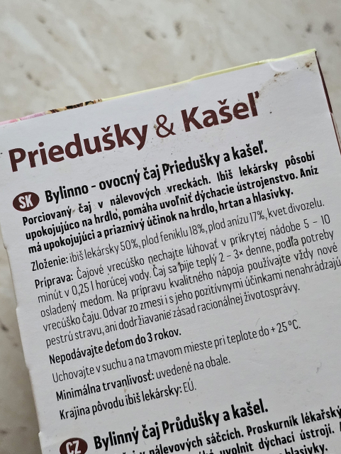 záber na zloženie čaju na priedušky, aníz fuj, fenikel fuj