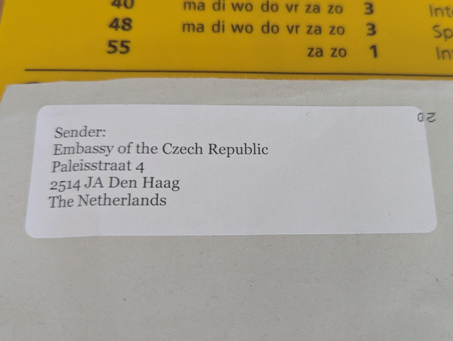 Šedá obálka se samolepkou
Sender:
Embassy of the Czech Republic,
Paleisstraat 4
2514 JA Den Haag 
The Netherlands