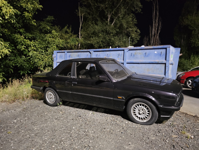 to isté čierne bmw z iného uhla/u