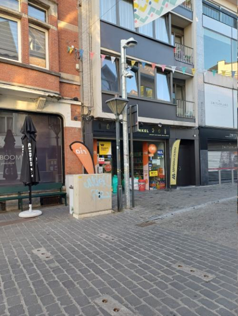 An image uploaded to the mapcomplete Panoramax instance, licensed under CC-BY-SA-4.0. Please see links for the full attribution.
This picture was taken in Aalst, België / Belgique / Belgien. According to OpenStreetMap, the following things are in a 25.0 meter radius of where the picture was taken: 
* Items tagged as 'landuse': residential
* Items tagged as 'amenity': restaurant
* Items tagged as 'shop': bakery
