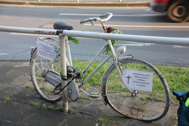 Image taken by Gemischtmobiler, available under CC-BY-SA. It is made with the thematic map ghostbikes in changeset https://openstreetmap.org/changeset/170401085