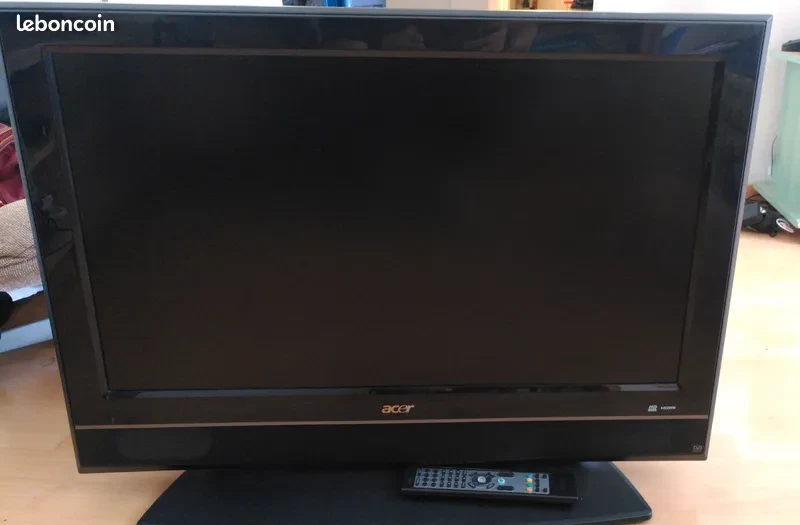 Ma vieille télé ACER et la télécommande.