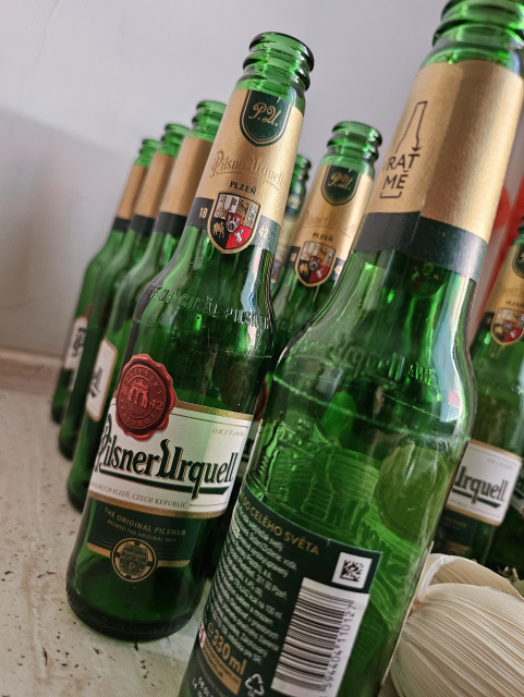 tretinkové prázdne fľaše Pilsner Urqell