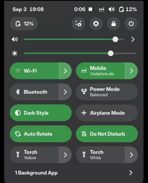 Screenshot of Gnome-Shell mobile showing the different setting tiles including two for enabling yellow and white torch