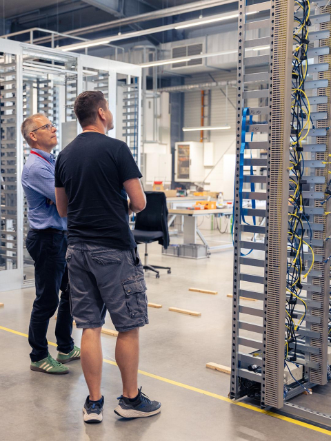 This picture shows the winner in rack building.