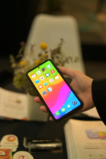 Hand holding the SHIFTphone 8