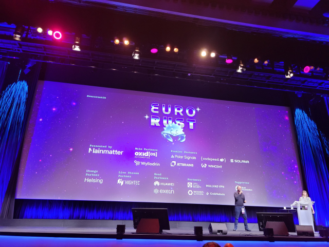 EuroRust Paris 2025 stage, lit with dimmed blue & pink lights.
