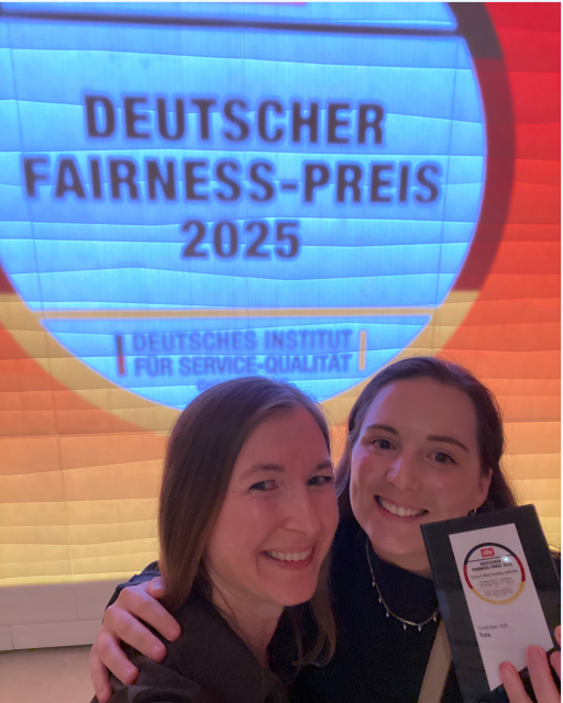 Hanna and Lena showing the prize. 