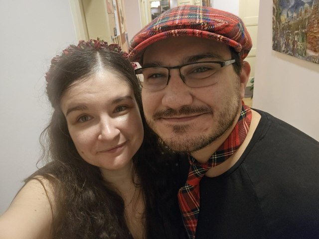 Já a Áňa v oblečení s tartanovými doplňky. 