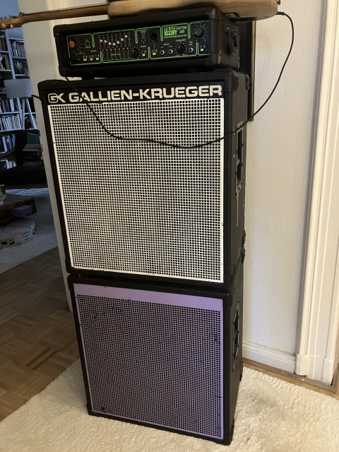 Bass-Stack, Trace Elliot 200W top, 2xGK Boxen (4x10,1x15) schrecklich lackierte Gitter drauf