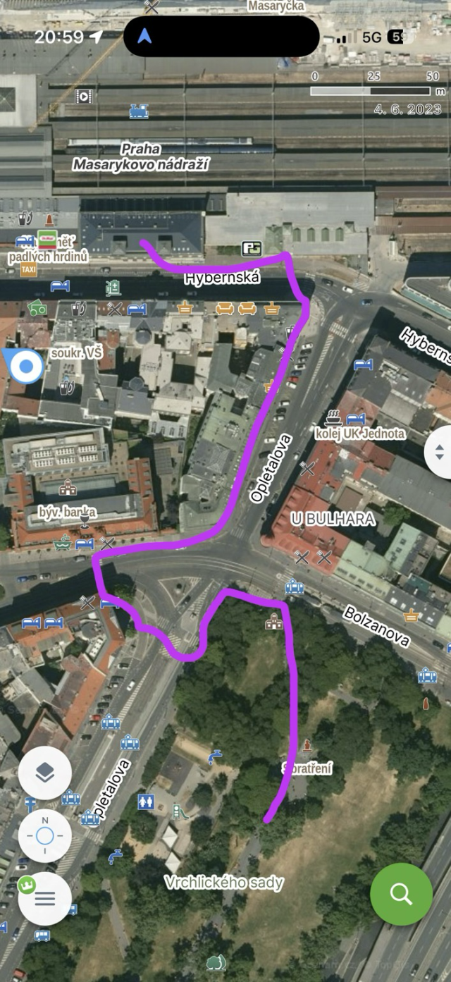 obchozi a nijak neznacena trasa pokud clovek chce jit po prechodech a chodnicich