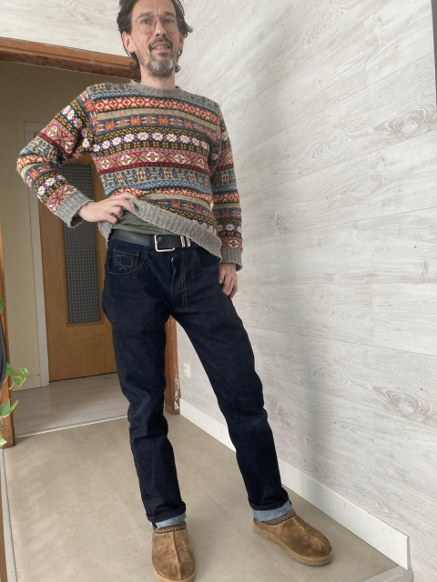 Viewed from the front. The small pocket is a 3.5" floppy!