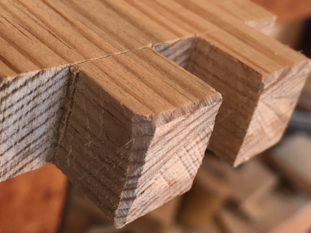 Los extremos de las espigas, achaflanadas a 45 grados más o menos.