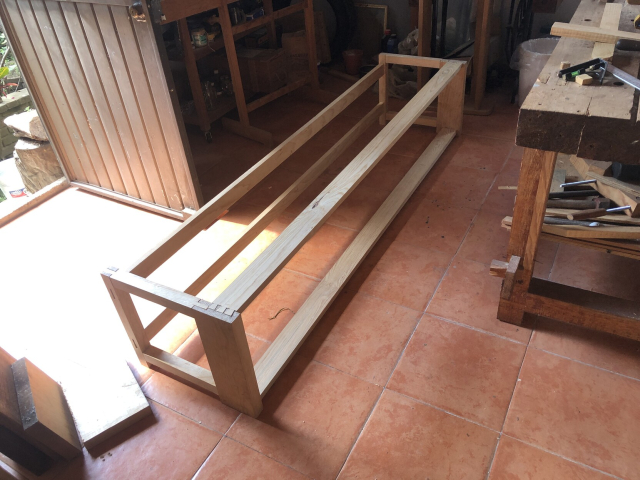 El armazón terminado y ensamblado, listo para pegarse.