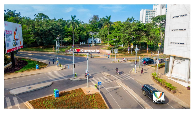 Cross street in Kampala, Uganda (East Africa)