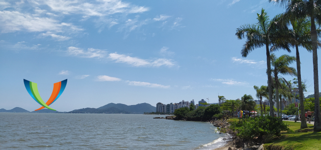 Foto da baía norte de Florianópolis/SC com logo de xmpp.