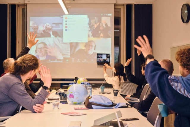 Verabschiedung der digitalen Teilnehmer, alle winken