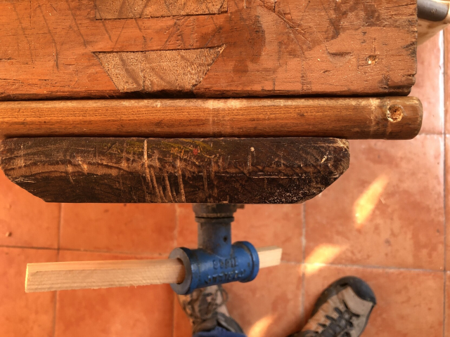 ¿Cómo apretamos la prensa sin el apretador? Es un problema de bootstrapping.