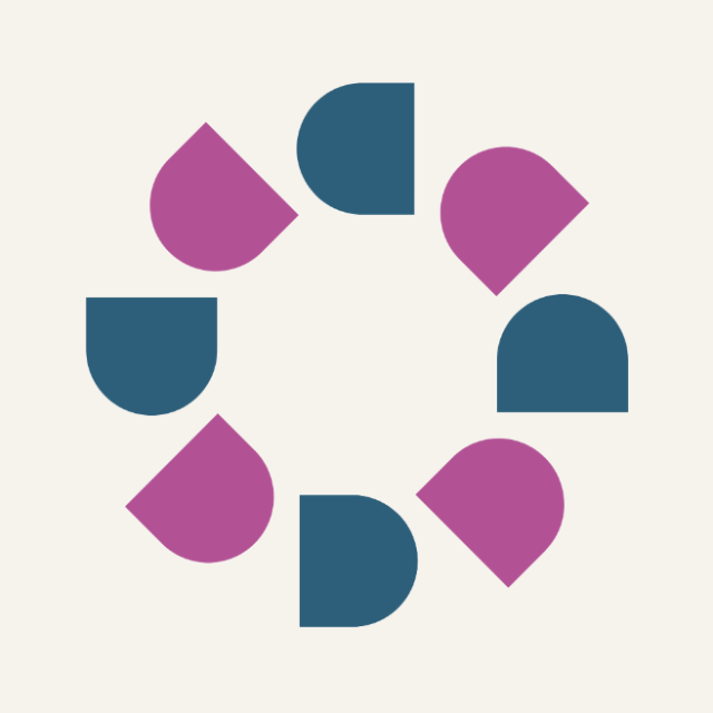 8 instances of an uppercase ‘D’ fanned it into a circle, with all their bowls filled solid and four colored blue and the other four purple.