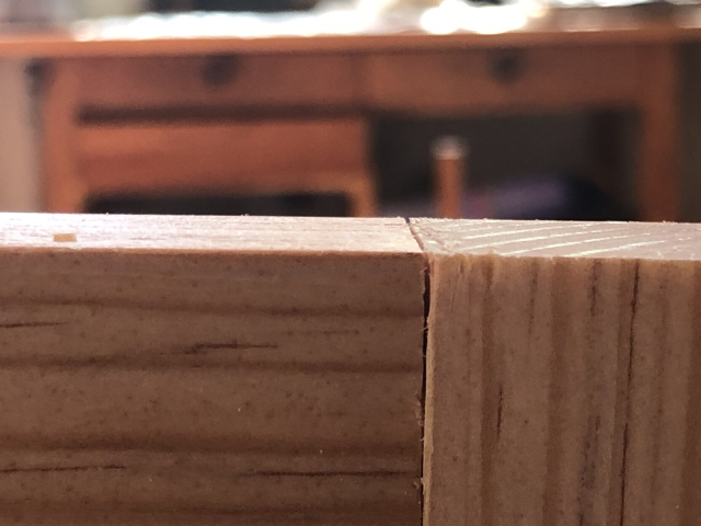 ... hasta que queda nivelado con la otra pieza.