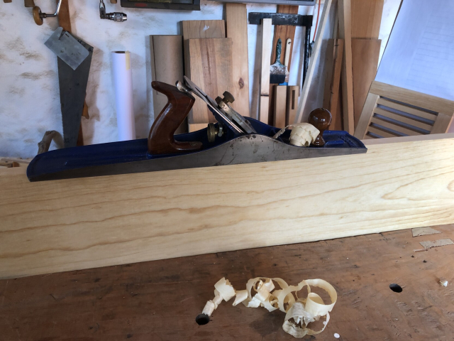 Se endereza el borde con garlopa...