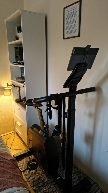 Metr a půl dlouhá tělocvična.