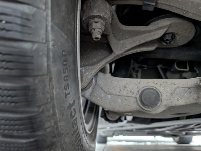 A close look at the wheel suspension.