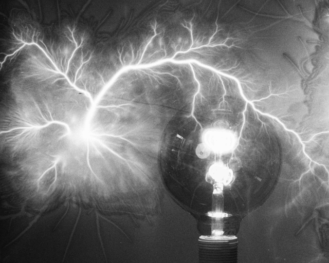 Revolog Tesla B&W 200 taken with EOS 30 