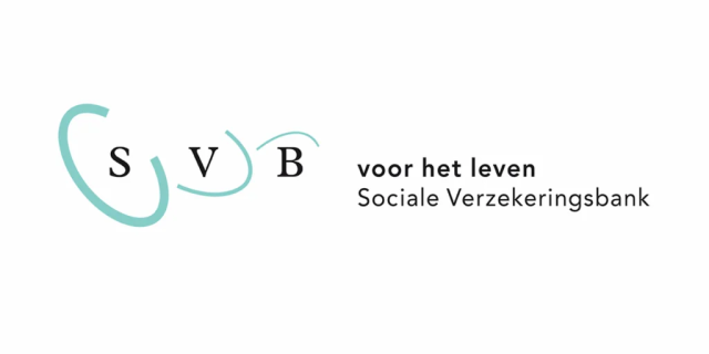 Logo van de Sociale Verzekeringsbank, SVB. Drie letters gevangen in gedeeltelijke krommes.  "Voor het leven" is hun motto.