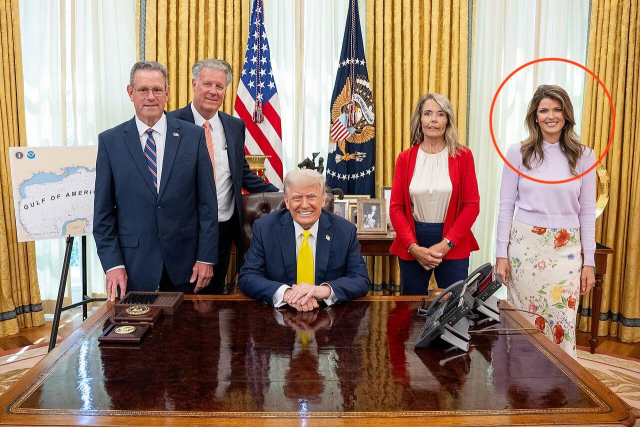 Lindsey Halligan (right) in The Oval Office.
