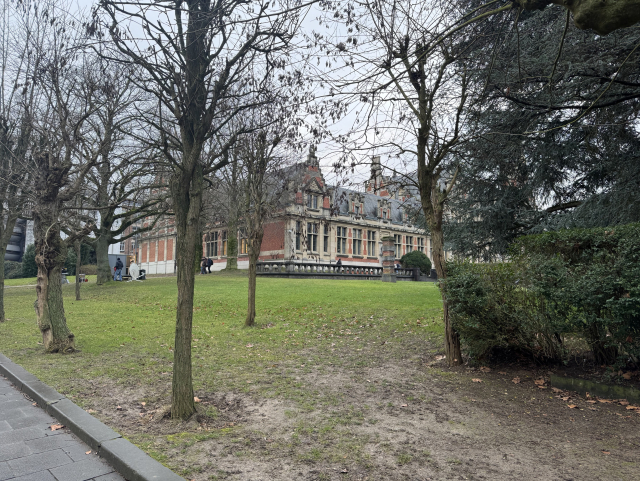 A picture of a fancy looking building